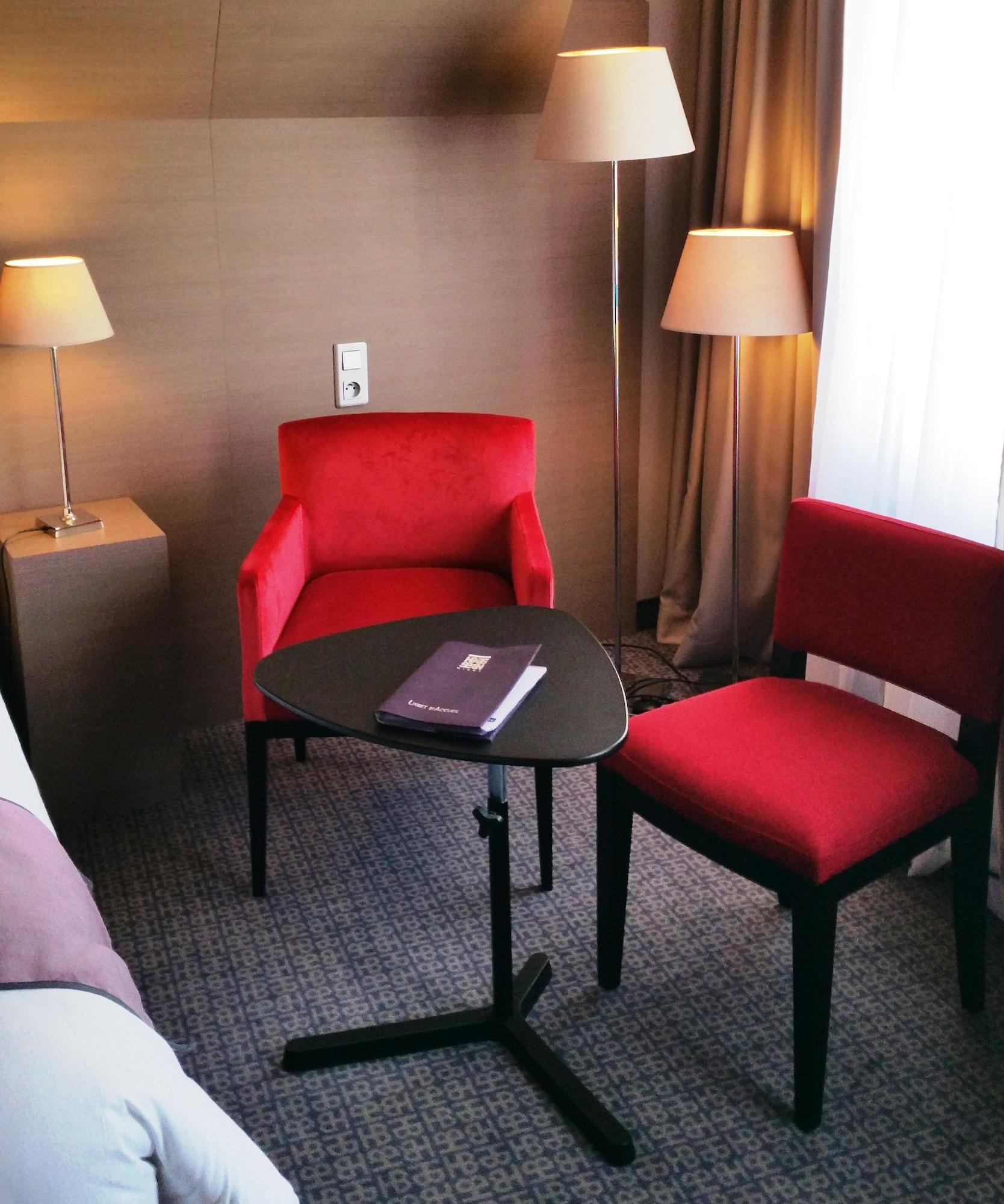 Best Western Hotel De La Breche Ньор Экстерьер фото