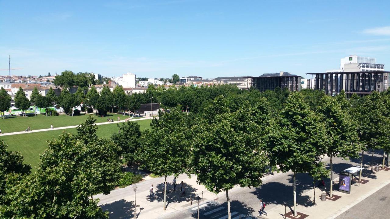 Best Western Hotel De La Breche Ньор Экстерьер фото